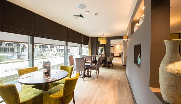 Spiseområde på Premier Inn Manchester City Centre West