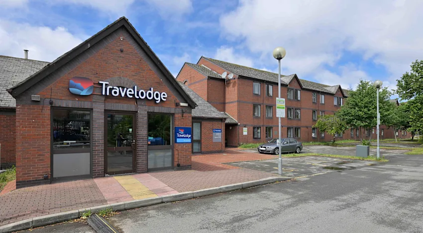 Travelodge Liverpool Central Queens Dock and Arena set udefra