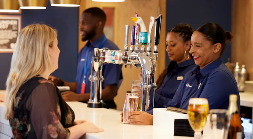 Barområde med fadøl og drinks